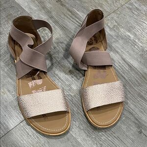 Sorel Blush and Tan Sandals size 9 says 10 fits like a 9 narrow